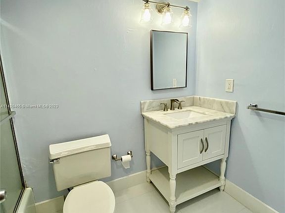 5th image of 90 Edgewater Dr APT 722