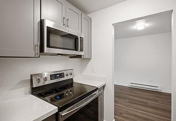 4th image of 4345 32nd Ave W #202