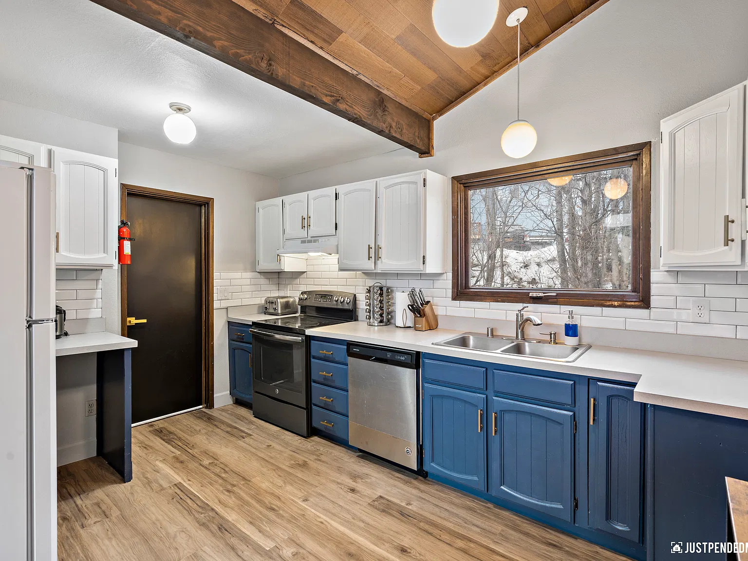 3 bed, 1795 sqft, $3,700 — Photo 4