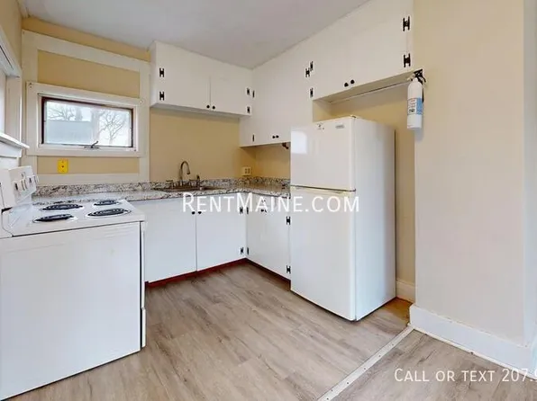 24 Green St APT 4, Winthrop, ME 04364