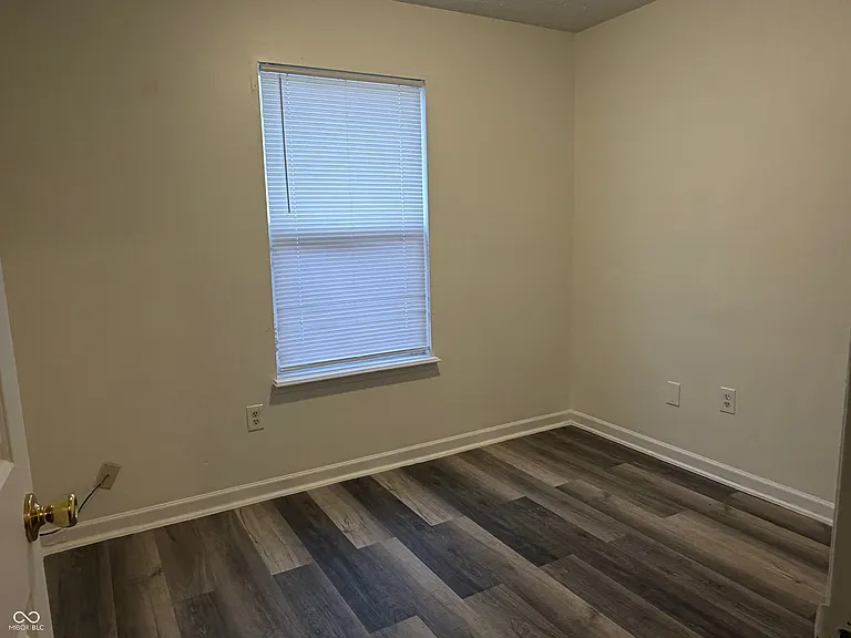 4930 Elliott Ave — Photo 15