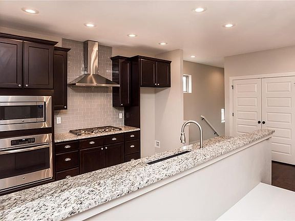 3rd image of 1466 N Desoto Pl