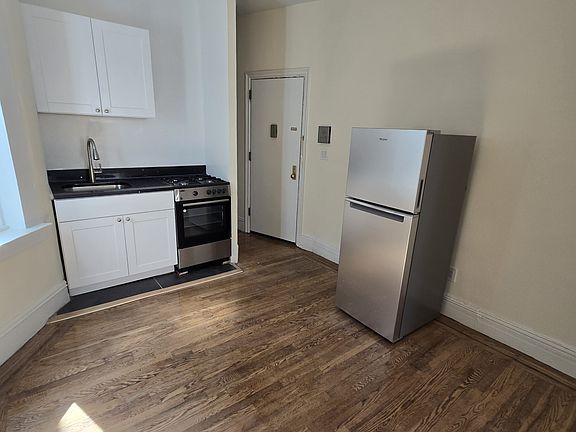 4th image of 196 W 10th St APT 5A