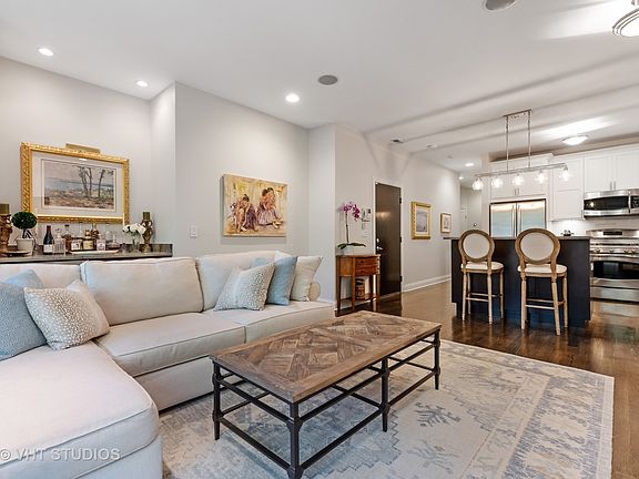 3rd image of 2251 W Wabansia Ave #206