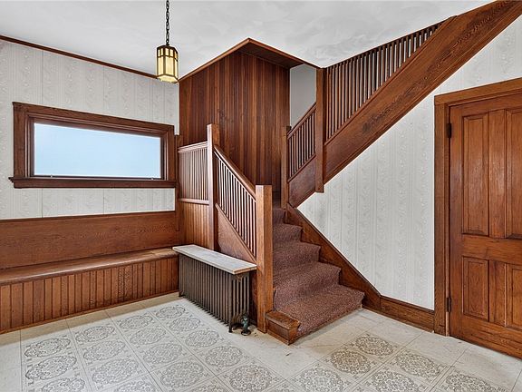 4th image of 208 Farm St