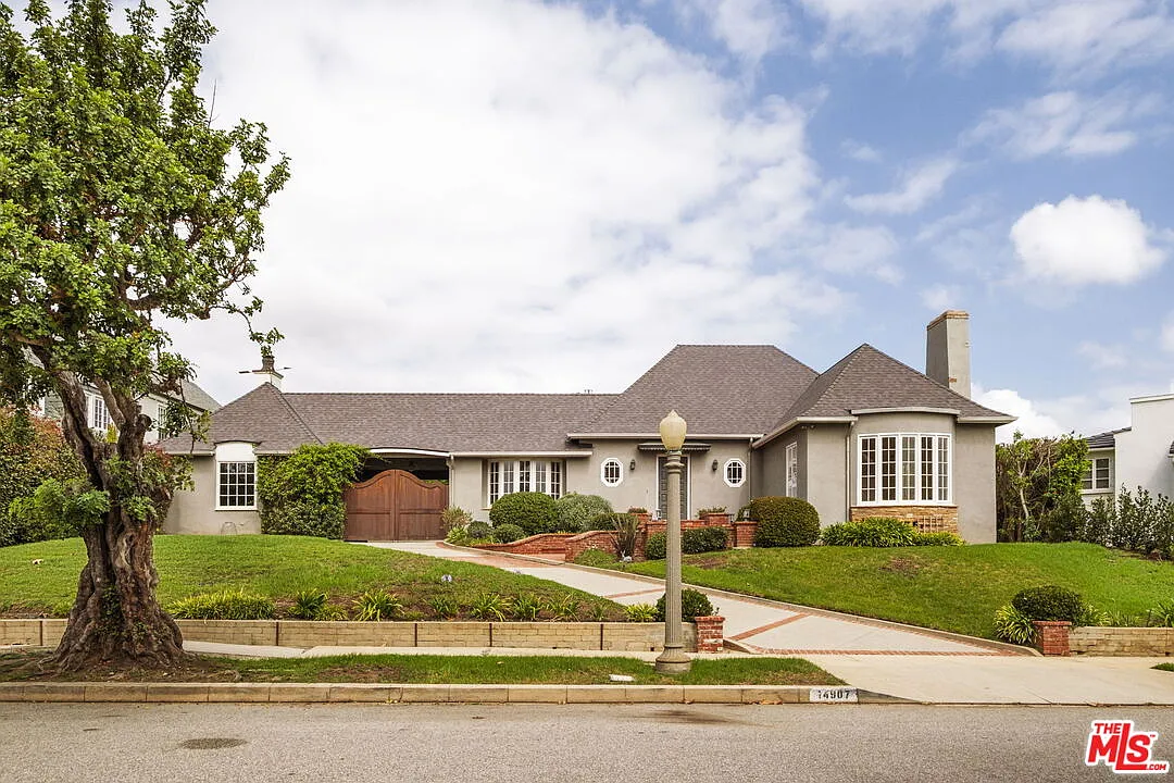 4 bed, 4.5 bath, 3278 sqft, $15,000 — Photo 1