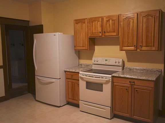 3rd image of 64 Oak Ave