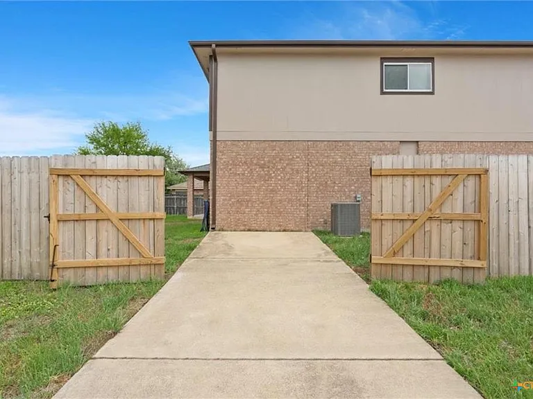 701 Prospector Trl — Photo 4