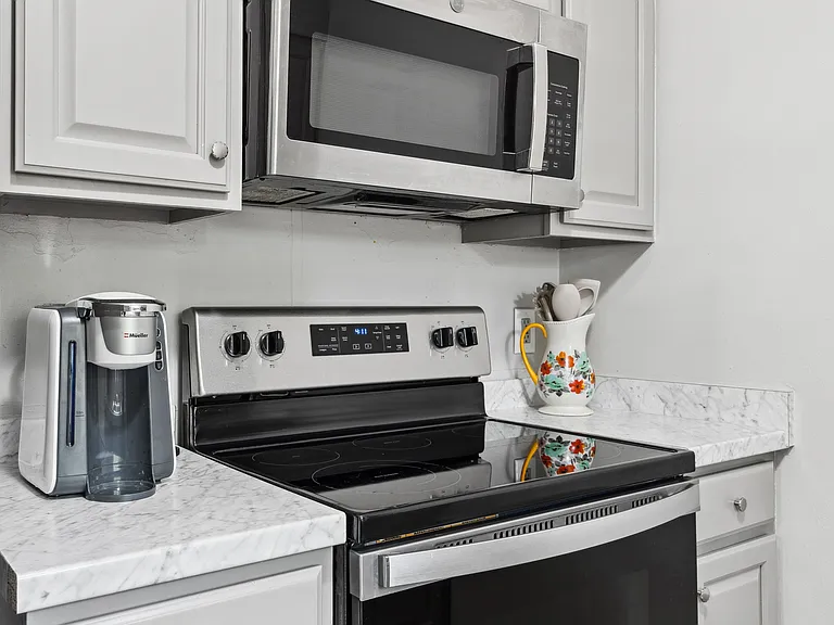 1228 SW 75th Dr — Photo 5