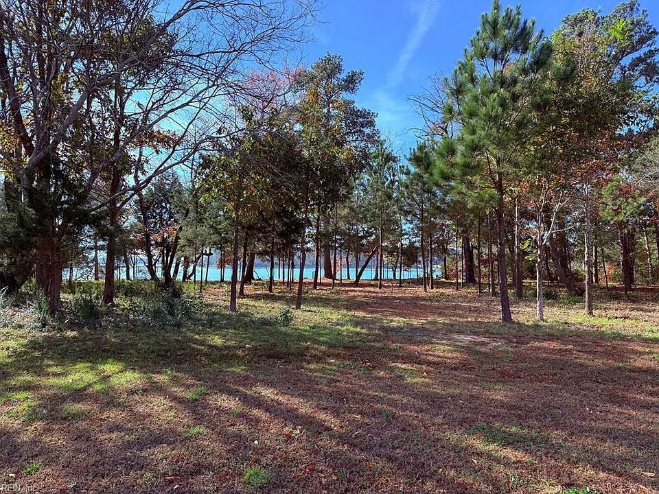 2nd image of 124 Creekside Lane Cpe