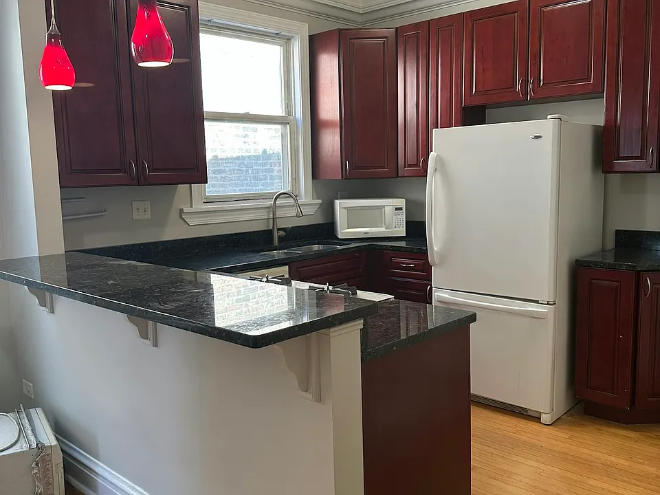 121 W 1st St #5