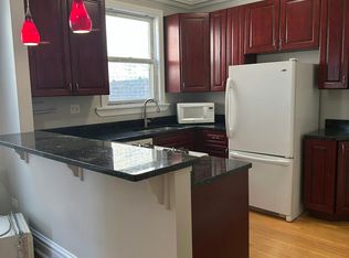 121 W 1st St APT 5, Elmhurst, IL 60126