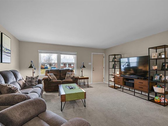 4th image of 9108 Damson Dr
