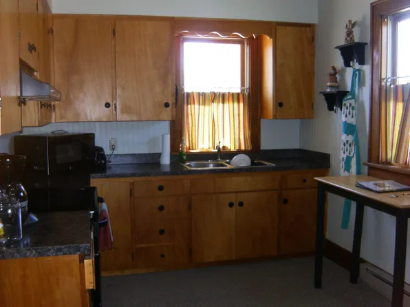 213 W 1st St, Sumner, IA 50674