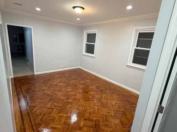 12 Washington Pkwy #2, Bayonne, NJ 07002