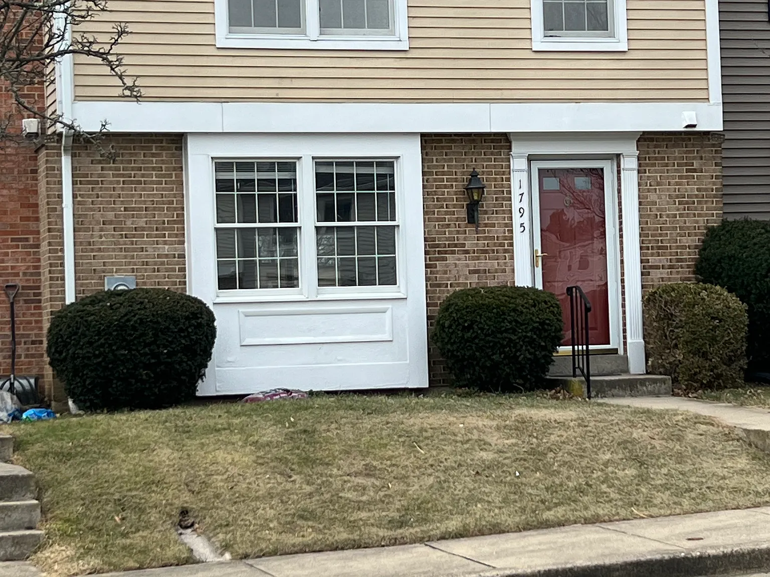 3 bed, 1364 sqft, $2,400 — Photo 1