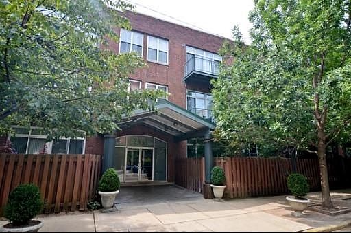 1st image of 2333 W Saint Paul Ave APT 226