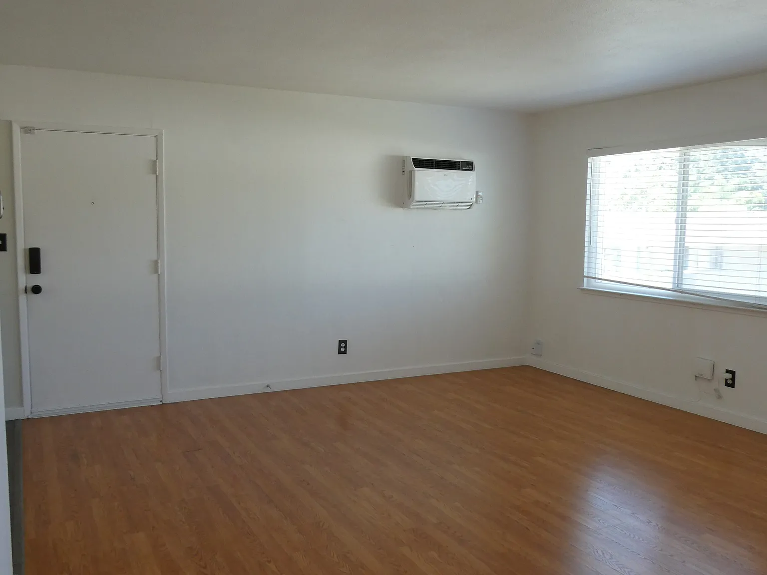 2 bed, 1000 sqft, $2,600 — Photo 2
