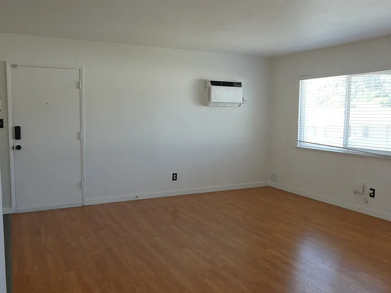 145 Sierra Dr — Photo 2