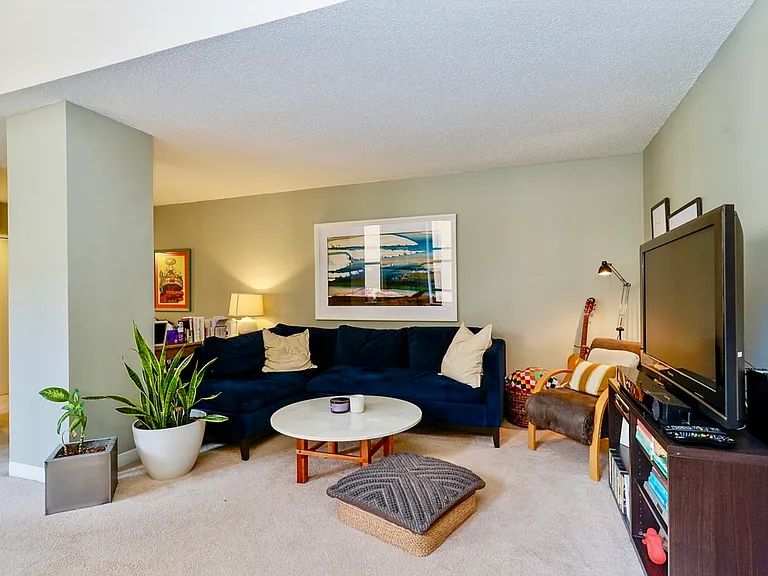 600 S Dearborn St #305 — Photo 5