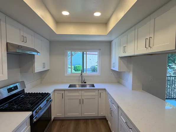 248 Alestar St APT 3, Vista, CA 92084