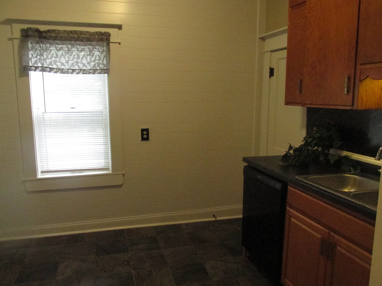 2 bed, 1200 sqft, $1,495 — Photo 4