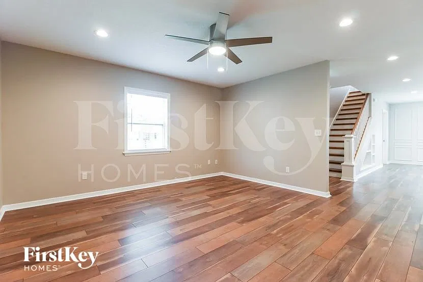 3 bed, 2.5 bath, 1566 sqft, $2,305 — Photo 3