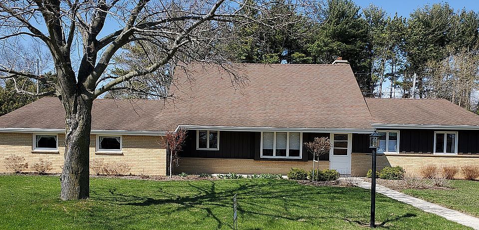 1st image of 822 Huron Ave