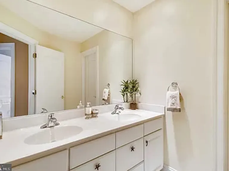 784 Locust Cir — Photo 10