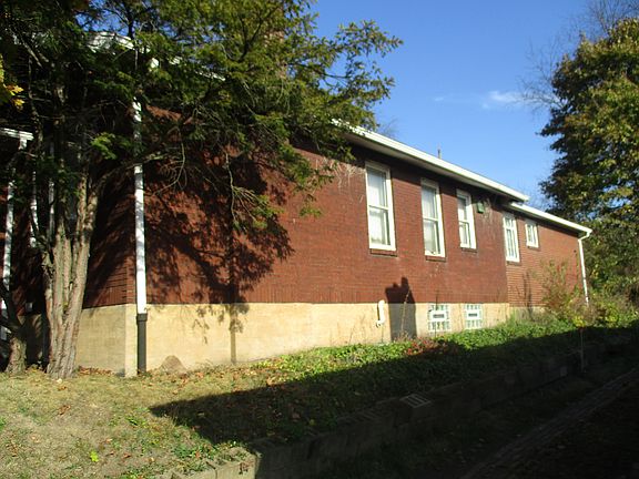 3rd image of 122 Avenue F