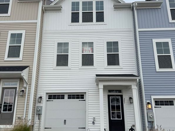 207 Scarlet Maple Ln