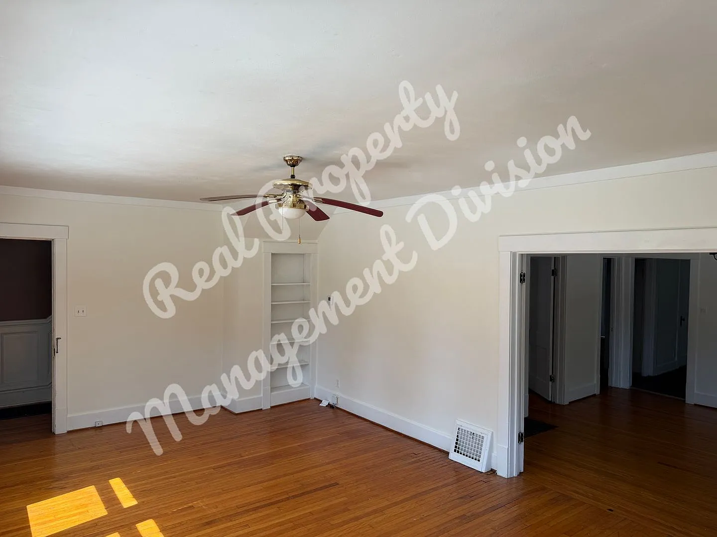 Bright 2-Bed 1BA Lower Unit on a Quiet Corner Lot — Photo 4