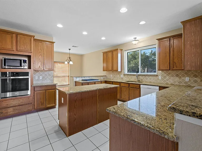 1001 Chickory Ct — Photo 3