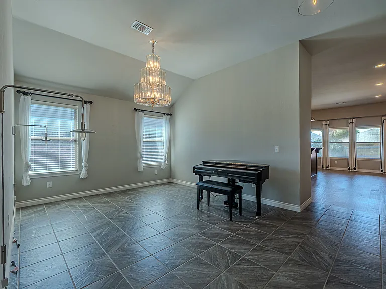 19213 Blanco Dr — Photo 10