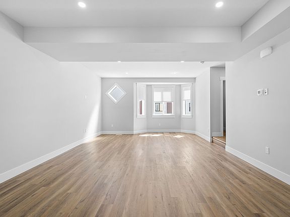 4th image of 900 Saint Andrews Ln #1032785
