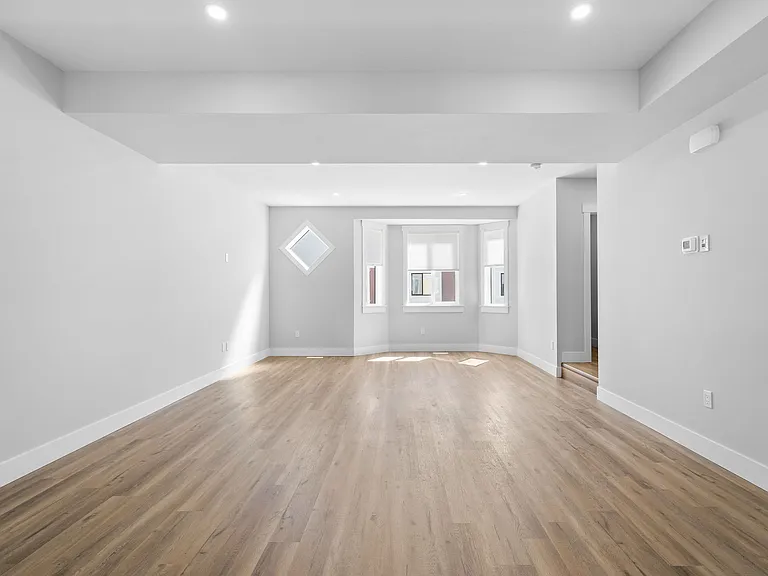 900 Saint Andrews Ln — Photo 24