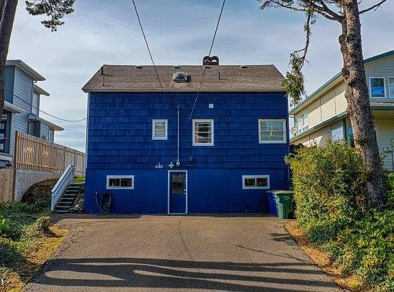 3rd image of 4567 SW Beach Ave