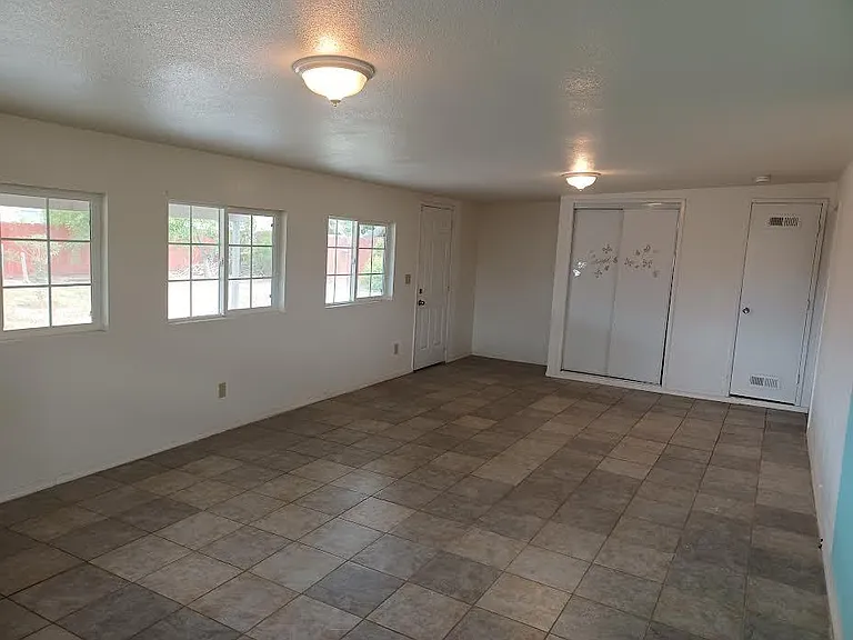 324 Adeline St — Photo 5