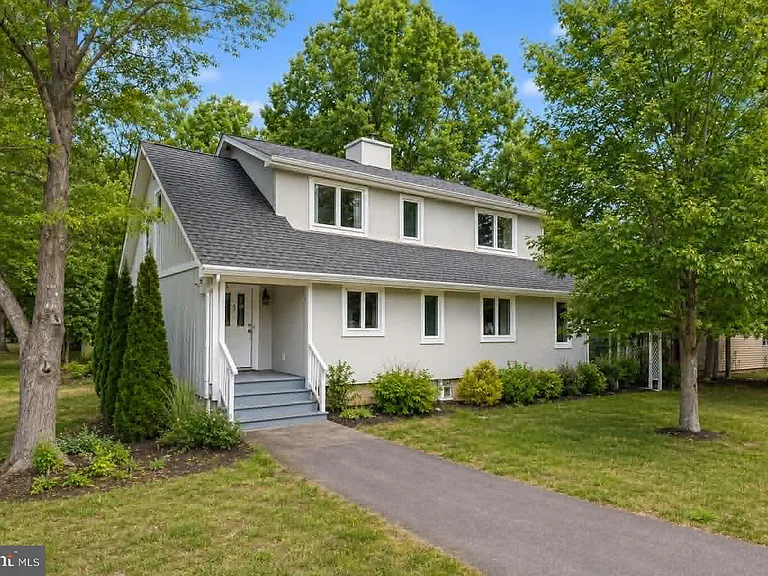 970 Lake Heritage Dr — Photo 2
