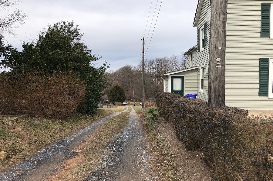 2nd image of 22930 Mount Ephraim Rd