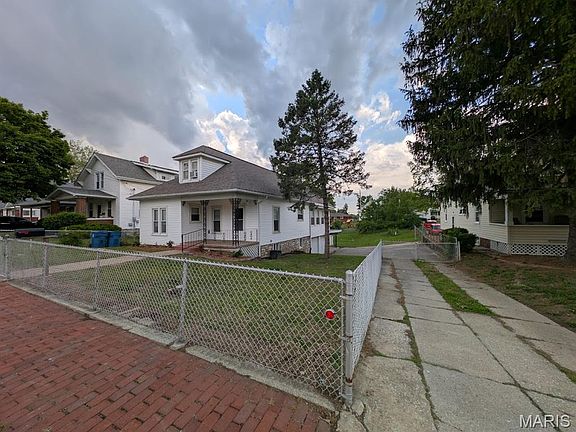 4th image of 208 W Elm St