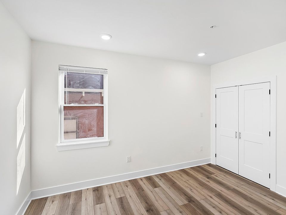 2nd image of 4146 Parkside Ave Unit 201