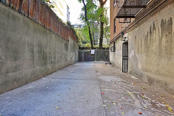 Rented by Waldstar Real Estate LLC | media 7