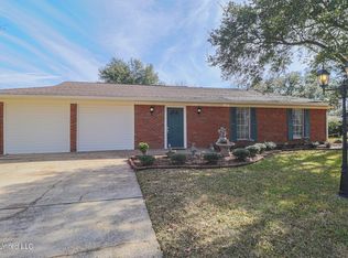 880 Lackland Dr, Biloxi, MS 39532