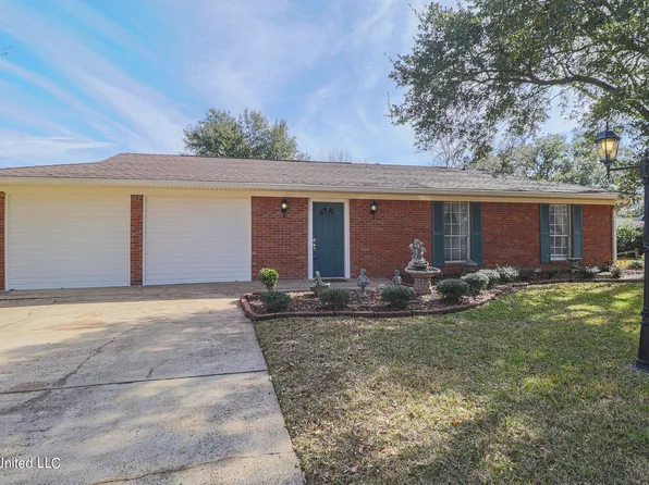 880 Lackland Dr, Biloxi, MS 39532
