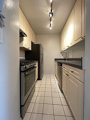 3rd image of 250 E 63rd St APT 16E