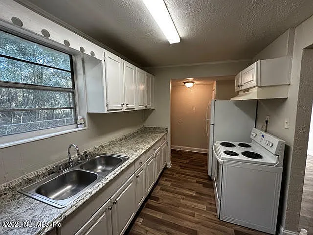 7527 Tampa Ave — Photo 16