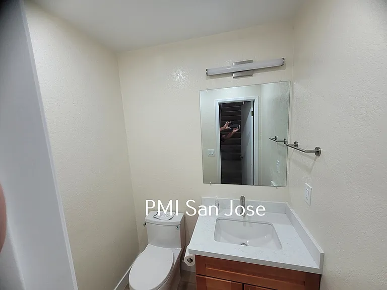 1260 Crescent Ter — Photo 9