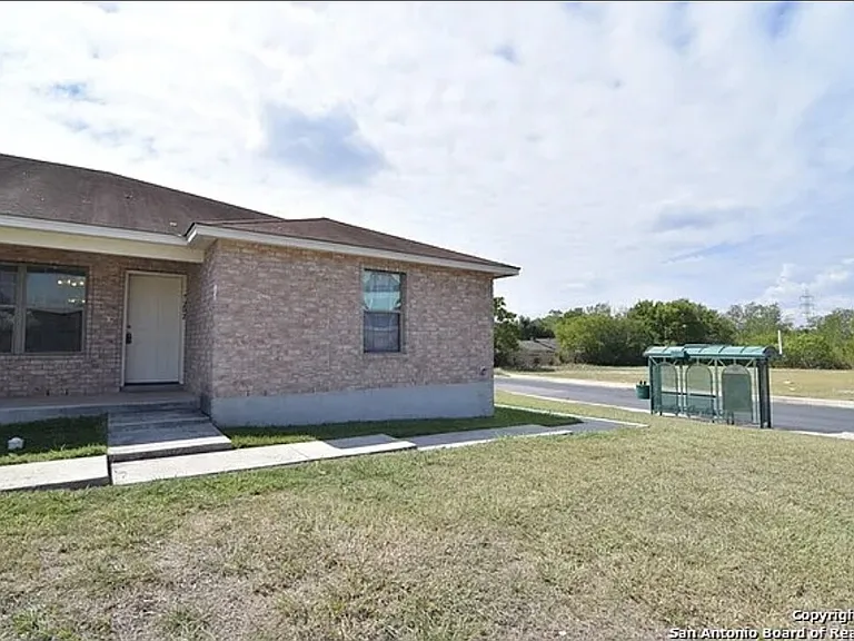 7202 Montgomery Dr — Photo 26