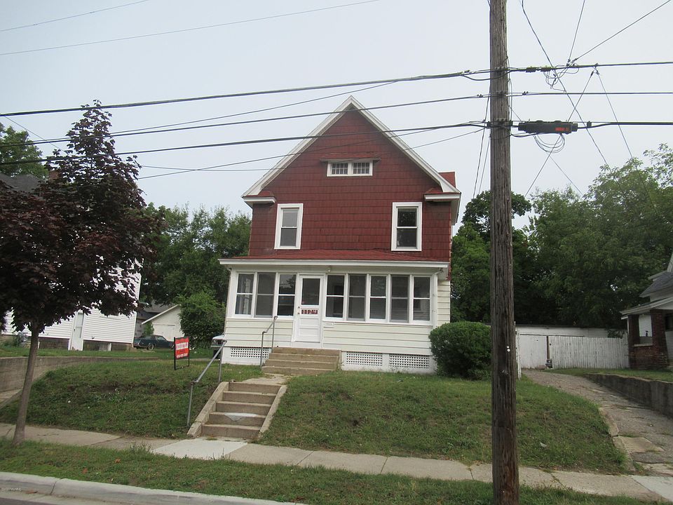 1st image of 1129 Bates St SE